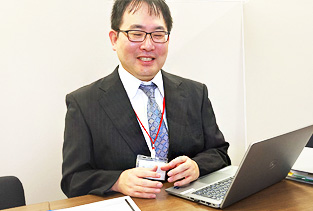 社員紹介（判定員：イメージ写真）